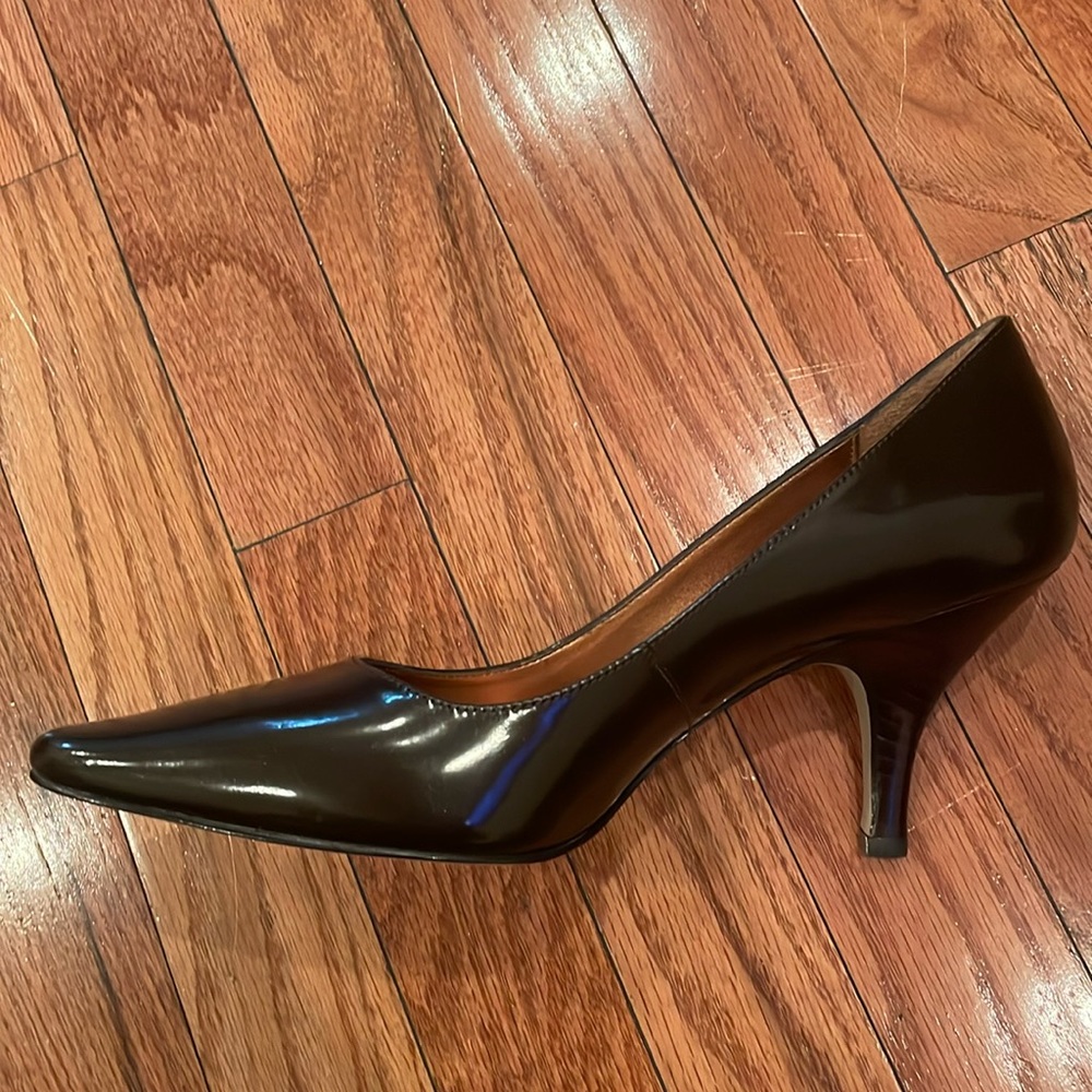 Chocolate brown petite heel.